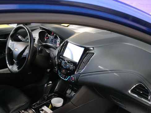 Used 2018 Chevrolet Cruze Premier w/ Premier True North Edition FWD image 10