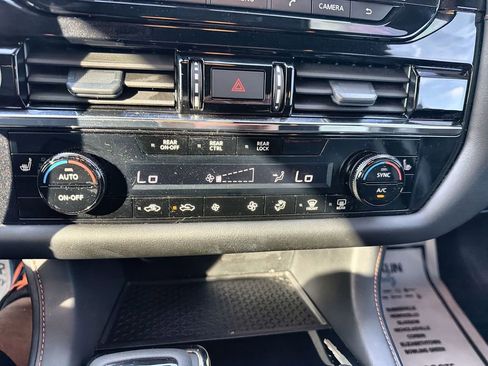 Used 2025 Nissan Pathfinder Rock Creek AWD/4WD image 18