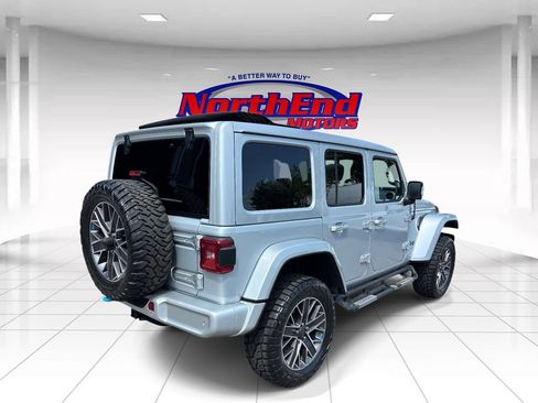 Used 2023 Jeep Wrangler Unlimited Sahara AWD/4WD image 3