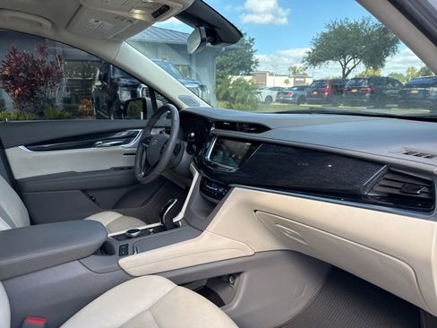 Used 2024 Cadillac XT6 Premium Luxury image 10