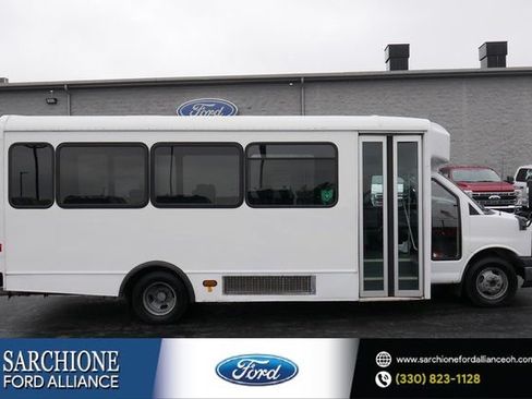 Used 2014 Chevrolet Express 4500 w/ Shuttle Bus Package RWD image 1