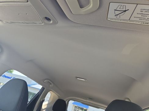Used 2018 Nissan Rogue SV AWD/4WD image 25