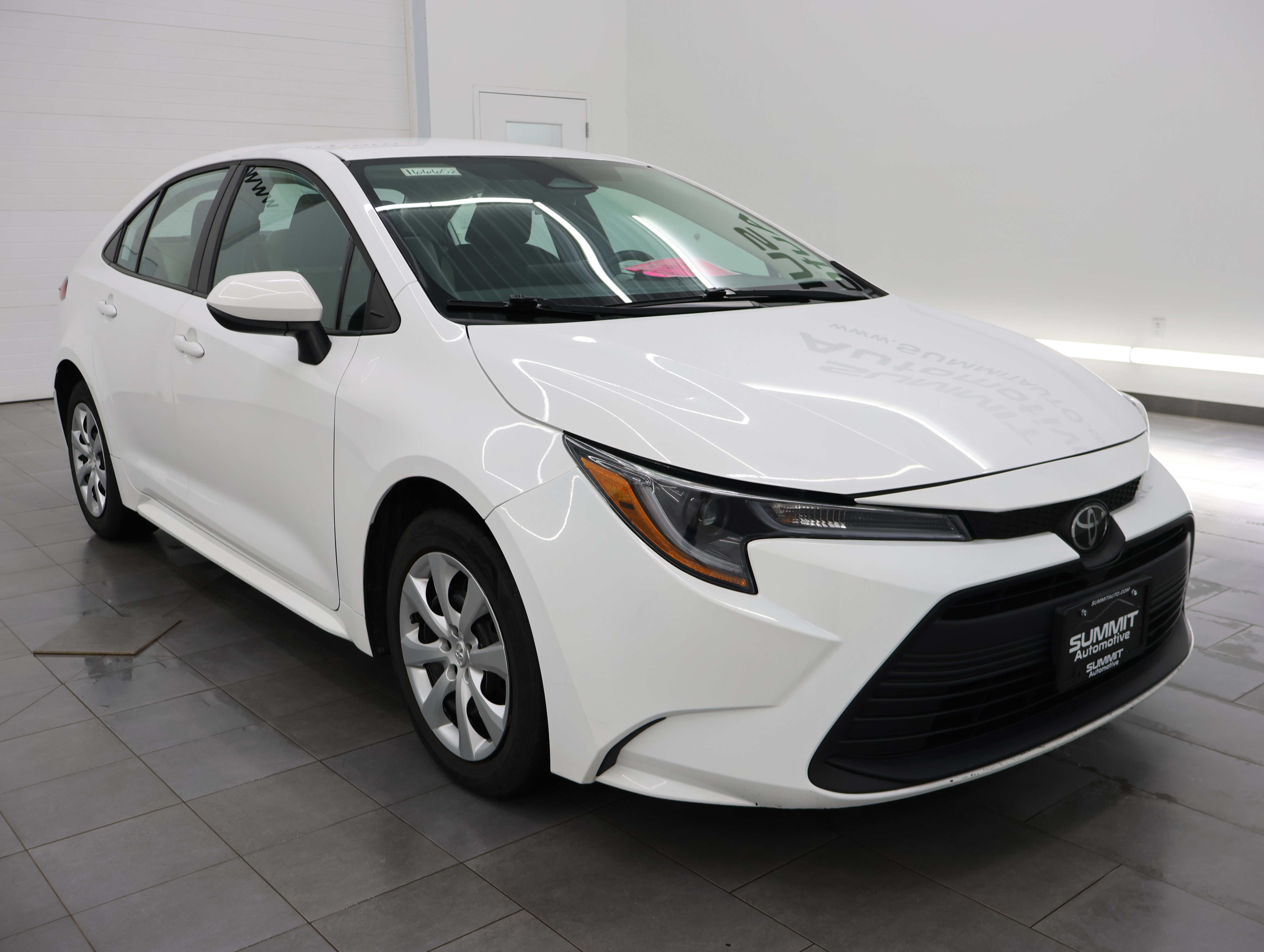 Used 2024 Toyota Corolla LE FWD image 2
