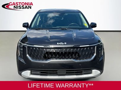 Used 2025 Kia Carnival