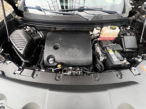 Used 2019 Chevrolet Traverse LT FWD image 19