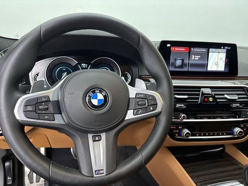 Used 2019 BMW 530e w/ M Sport Package RWD image 22