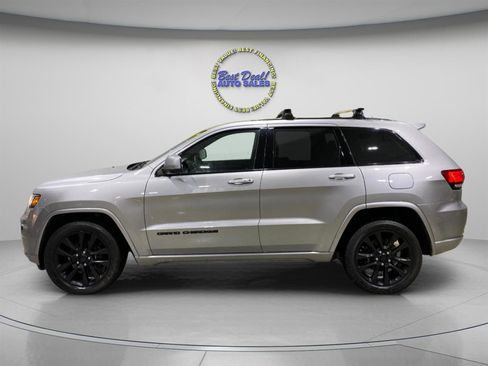 Used 2017 Jeep Grand Cherokee Altitude image 2