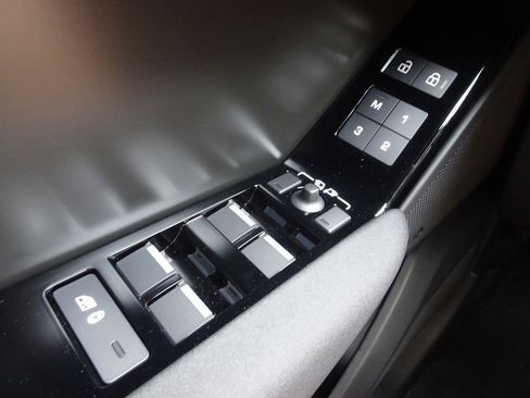 New 2025 Land Rover Range Rover Velar Dynamic SE image 26