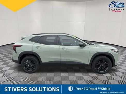 Used 2025 Chevrolet Trax ACTIV w/ Sunroof Package FWD image 5