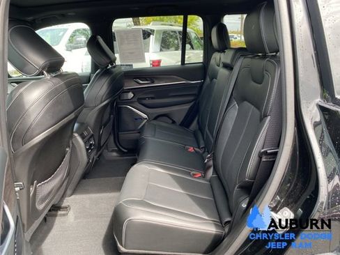 Used 2023 Jeep Grand Cherokee Overland AWD/4WD image 21