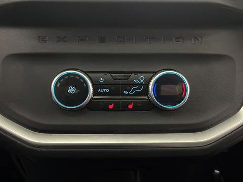 Used 2025 Ford Expedition Platinum AWD/4WD image 40
