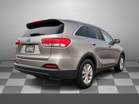 Used 2017 Kia Sorento FWD w/ LX Convenience Package image 6
