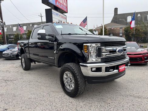 Used 2018 Ford F250 XLT w/ XLT Premium Package image 4