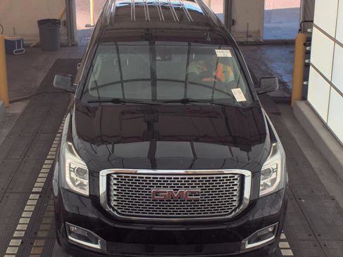 Used 2017 GMC Yukon XL Denali image 2