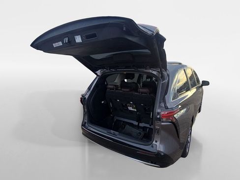Used 2024 Toyota Sienna Platinum image 20