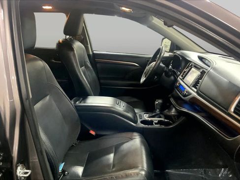 Used 2015 Toyota Highlander Limited Platinum AWD/4WD image 9
