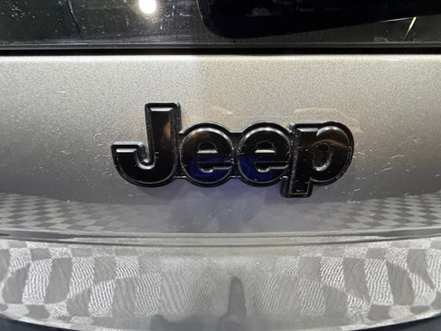 Used 2017 Jeep Cherokee Sport AWD/4WD image 23