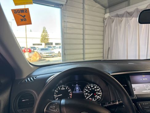 Used 2020 Nissan Pathfinder S image 19