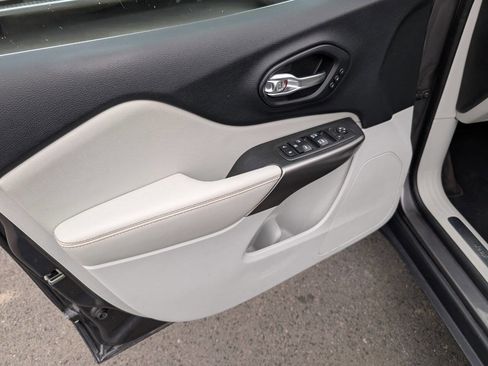 Used 2019 Jeep Cherokee Limited w/ Trailer Tow Group image 35