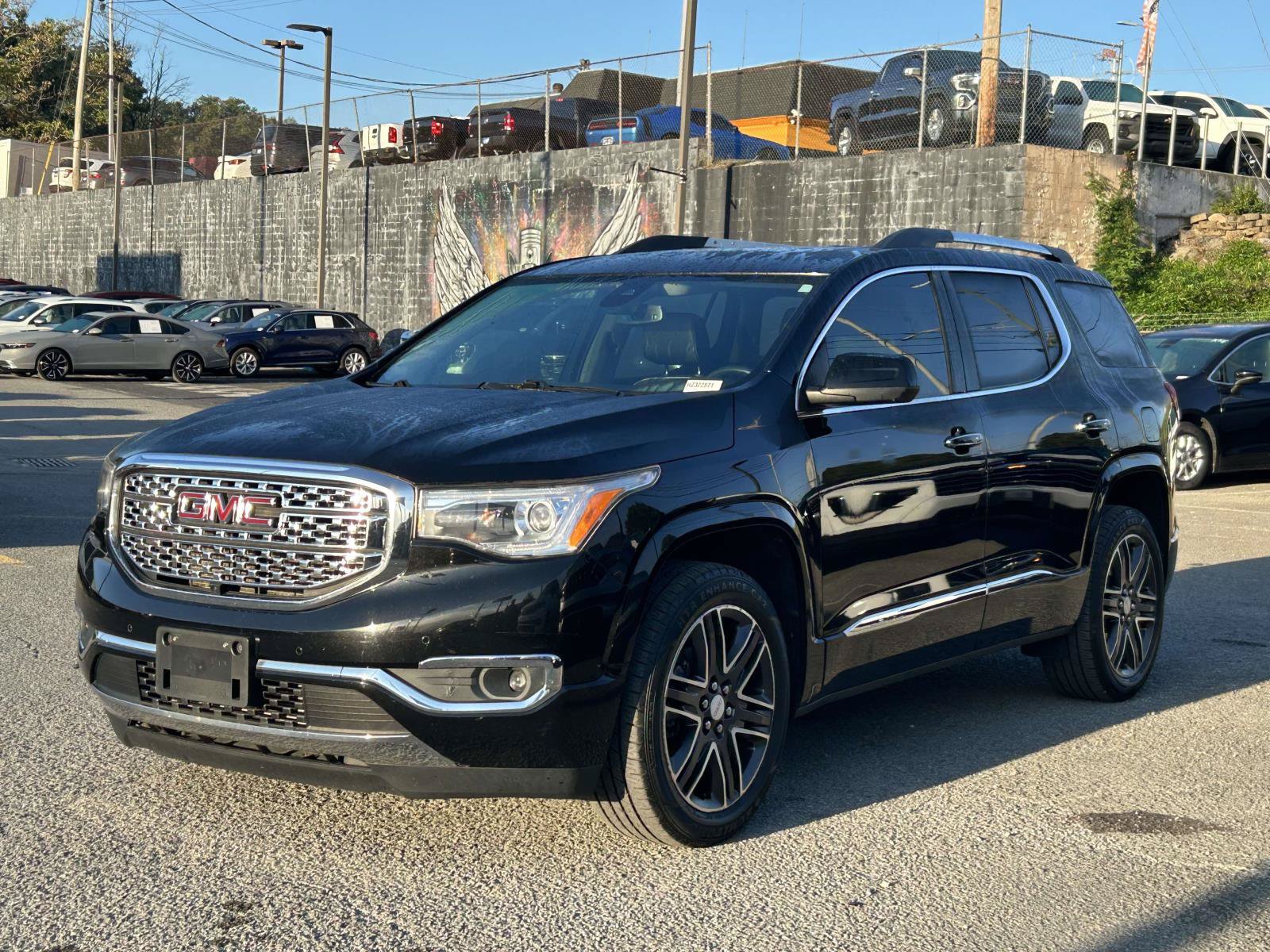 Used 2017 GMC Acadia Denali w/ Technology Package FWD image 3