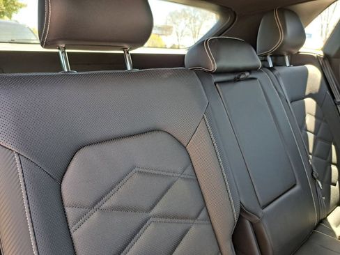 Used 2025 Volkswagen Atlas Cross Sport SE image 22