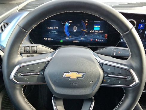 Used 2025 Chevrolet Equinox EV LT w/ Convenience Package image 17