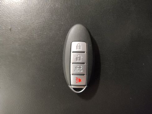 Used 2017 Nissan Pathfinder SL w/ SL Tech Package FWD image 32