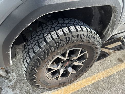 Used 2023 GMC Canyon AT4X image 3