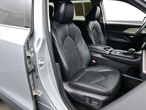 Used 2024 Toyota Grand Highlander AWD image 15