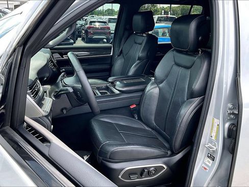 Used 2022 Jeep Wagoneer Series III RWD image 23