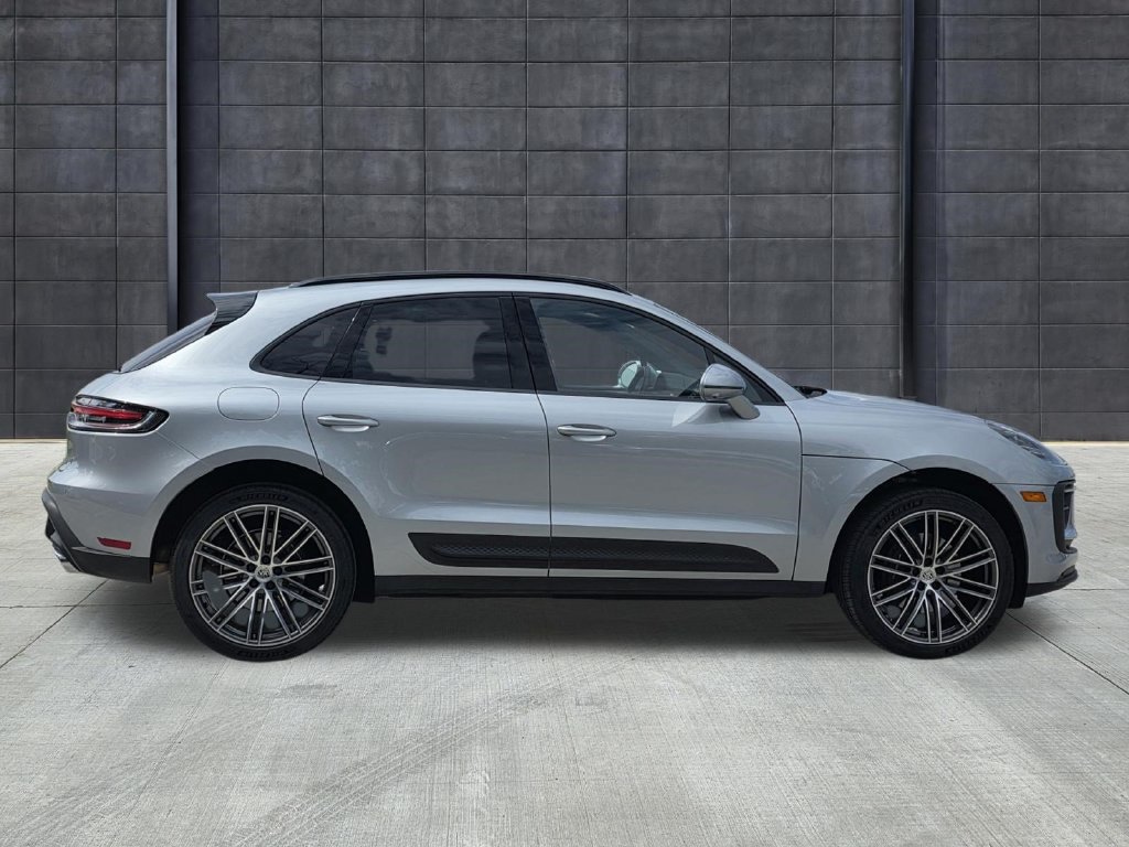 Certified 2026 Porsche Macan AWD/4WD image 8