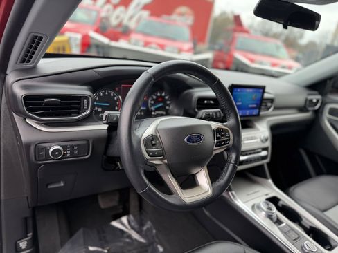 Used 2022 Ford Explorer XLT w/ Equipment Group 202A image 13