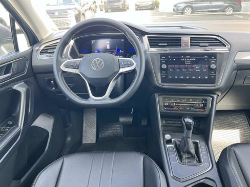 Certified 2022 Volkswagen Tiguan SE w/ Panoramic Sunroof Package image 7