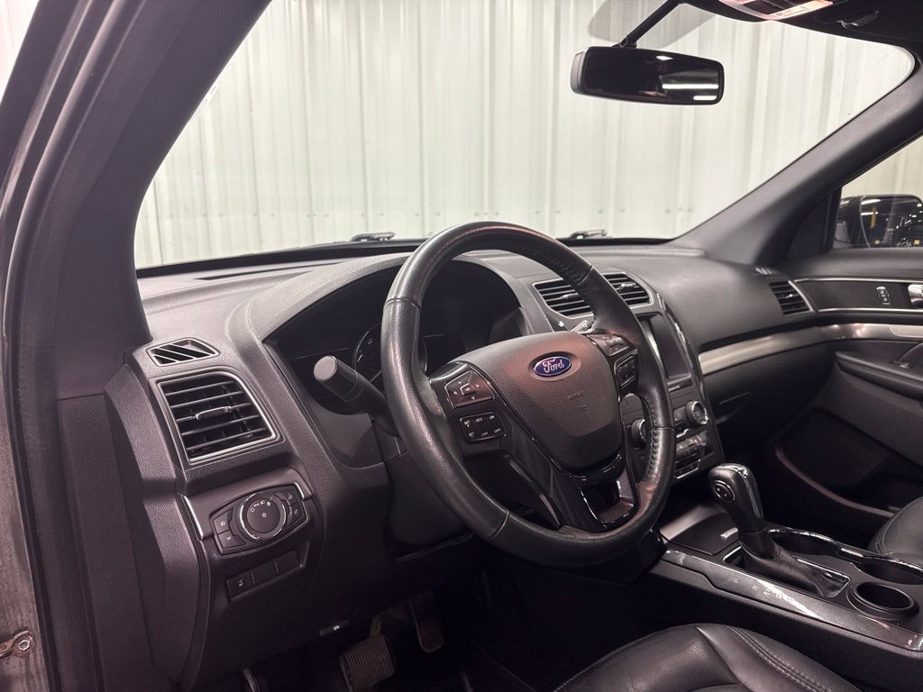 Used 2019 Ford Explorer XLT w/ Equipment Group 202A FWD image 18