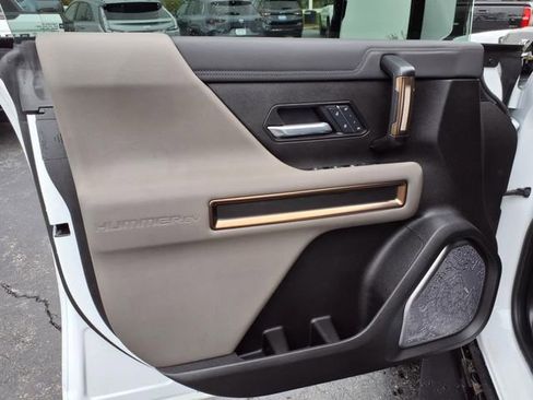 Used 2025 GMC Hummer EV 2X image 26