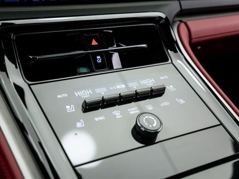 Used 2024 Porsche Panamera image 27