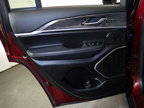 Used 2022 Jeep Grand Cherokee Limited 4xe image 29