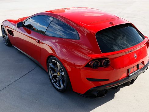 Used 2019 Ferrari GTC4Lusso T image 8