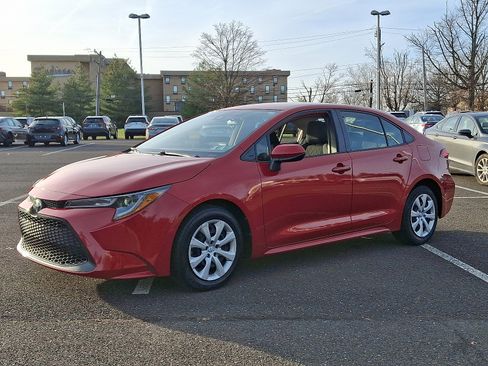 Certified 2021 Toyota Corolla LE image 3