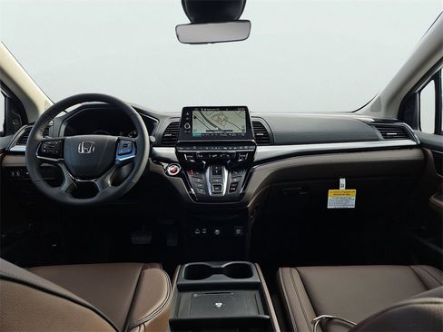 New 2026 Honda Odyssey Touring image 7