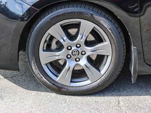 Used 2018 Toyota Sienna SE image 9