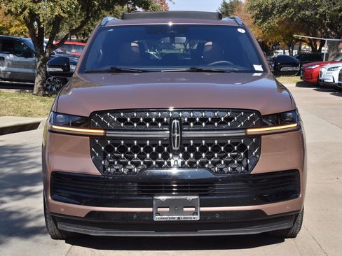 Certified 2025 Lincoln Navigator Black Label image 3