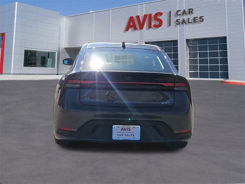 Used 2025 Toyota Prius LE image 5