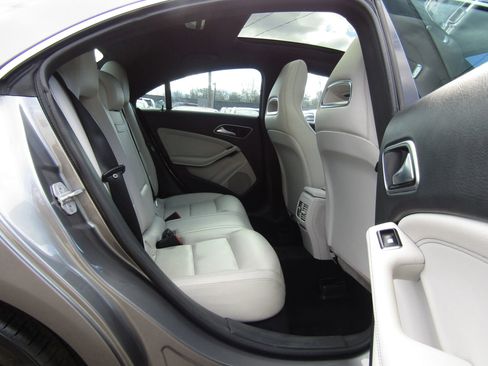 Used 2015 Mercedes-Benz CLA 250 image 10