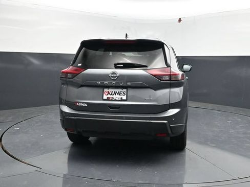 Used 2024 Nissan Rogue S AWD/4WD image 7