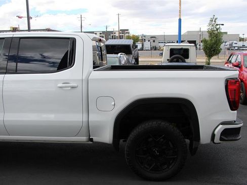 Used 2022 GMC Sierra 1500 AT4X image 5