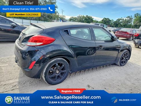 Used 2012 Hyundai Veloster w/ Tech Pkg image 4