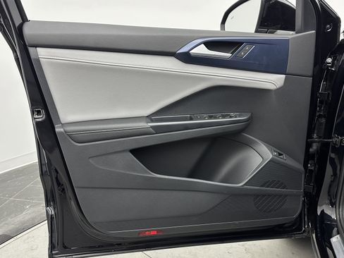 Used 2024 Volkswagen Taos SE image 21