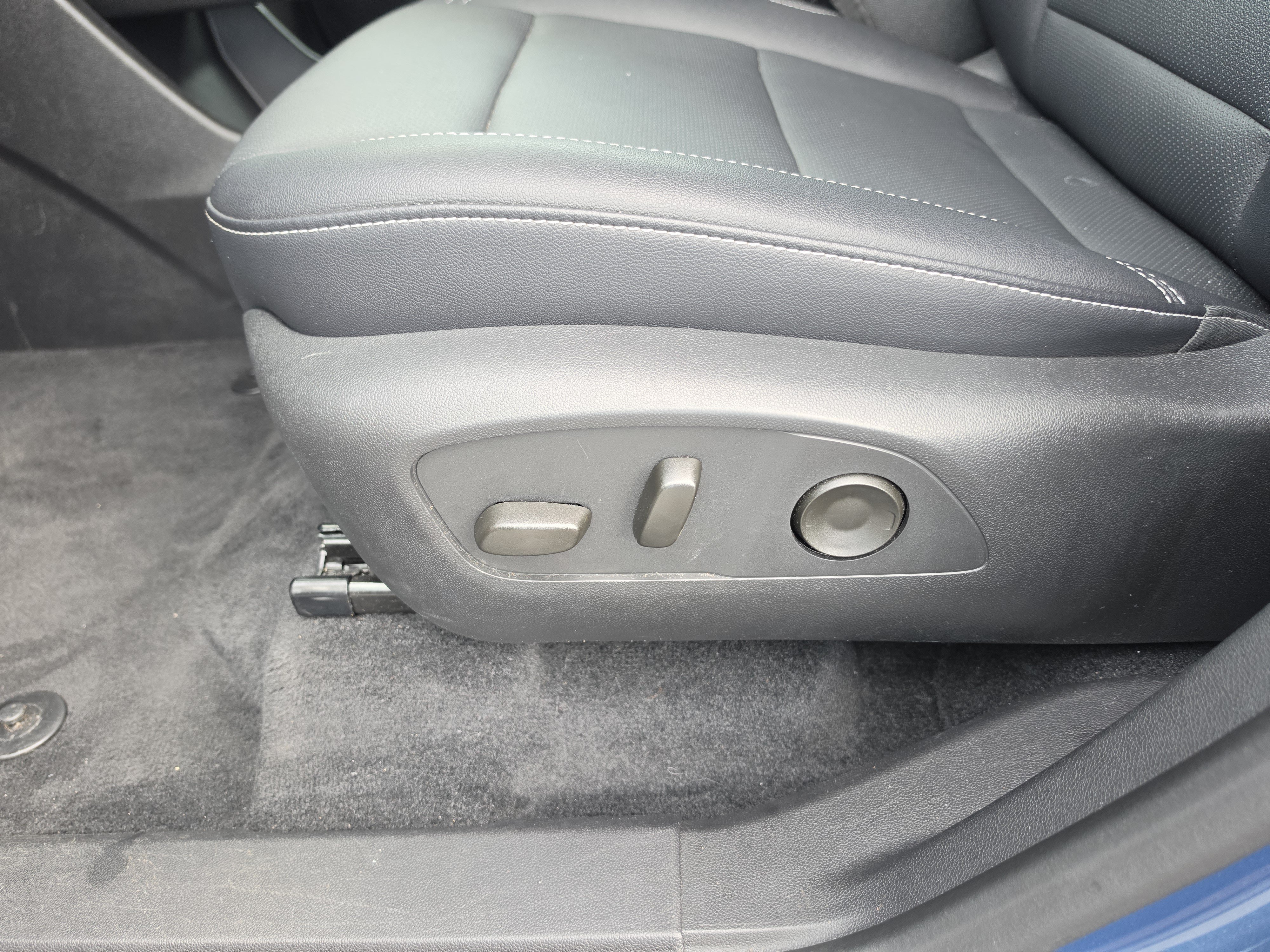Certified 2025 Chevrolet Traverse LT FWD image 17