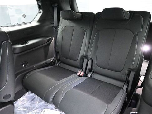 New 2025 Jeep Grand Cherokee L Laredo image 17